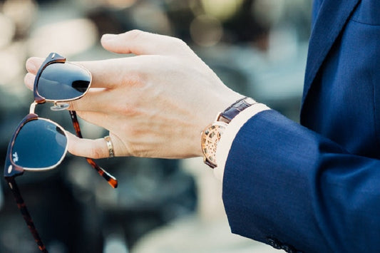 Relógios e óculos: o combo elegante para surpreender no Dia dos Namorados